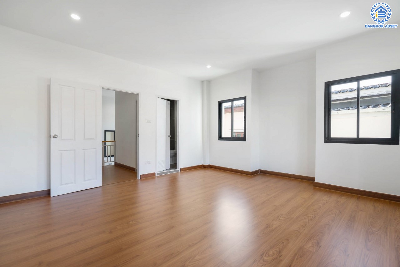 บ้านมือสองตกแต่งใหม่ ม.นันทนาการ์เด้นท์1 ราชพฤกษ์-ท่าอิฐ แบรนด์ Property Perfect หลังใหญ่ เนื้อที่ 31.3 ตร.ว. ฟังก์ชัน 2 ห้องนอน 2 ห้องน้ำ บนทำเลเดินทางสะดวก เข้า-ออกได้ ทั้งถ.ราชพฤกษ์ และถ.รัตนาธิเบศร์ ใจกลาง 2 เซ็นทรัล และใกล้รถไฟฟ้า "สถานีบางรักน้อยท่าอิฐ" เพียง 5 นาที